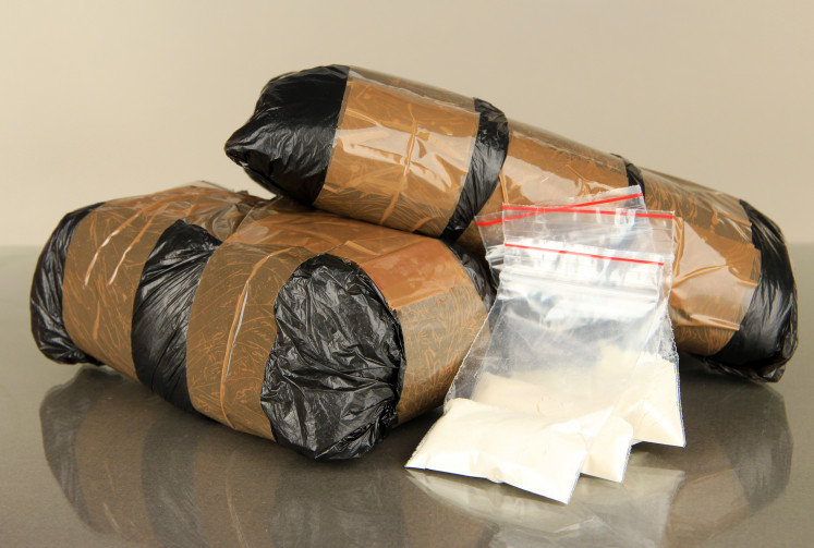 Illustration of drugs wrapped in plastic packets.